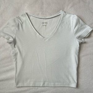 White basic v-neck crop top